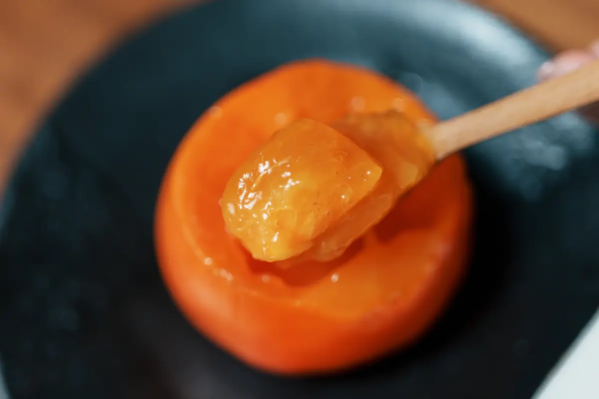 完熟し、果肉がトロトロになった富士柿