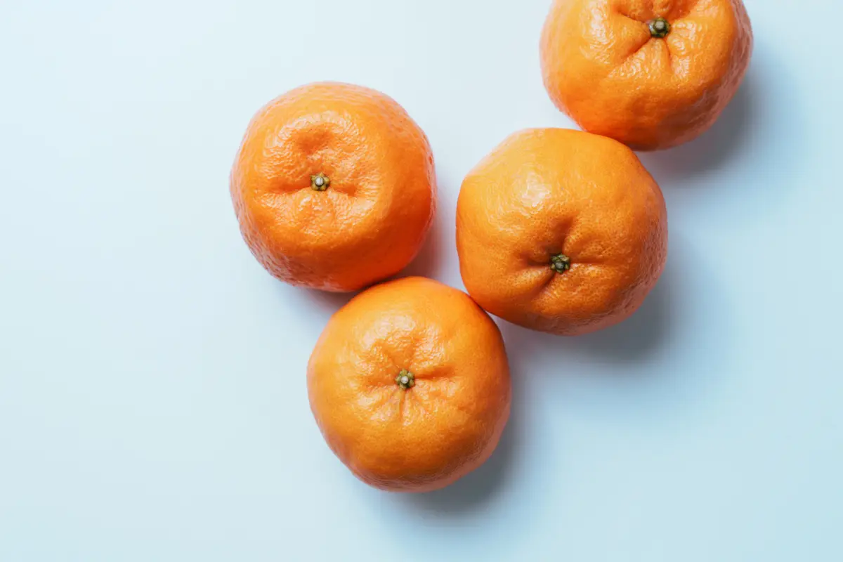 ポンカンはみかんと同じように手軽に皮をむける